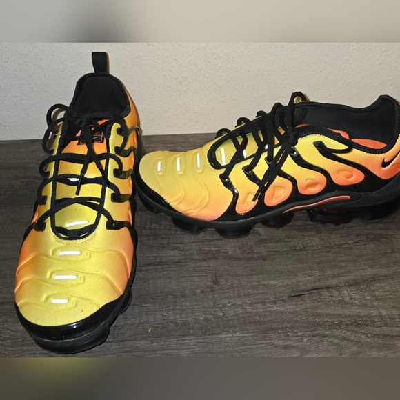 Men's VaporMax Plus 'Sunset Crimson' - Picture 7 of 7